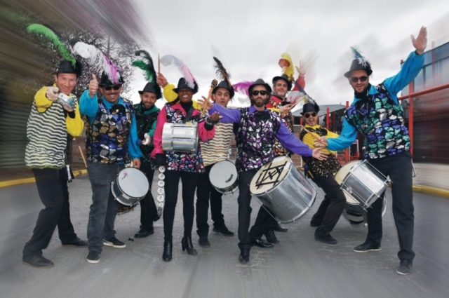 musiciens percussionnistes batucada pour grand carnaval