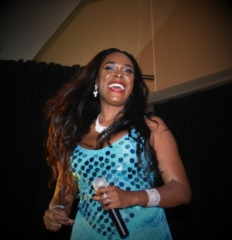 chanteuse cabaret latino paris