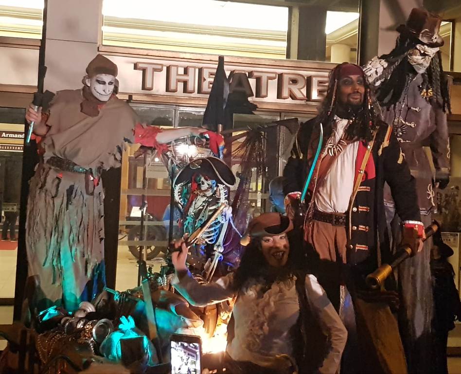 spectacle de rue pirates sur le thème d'halloween